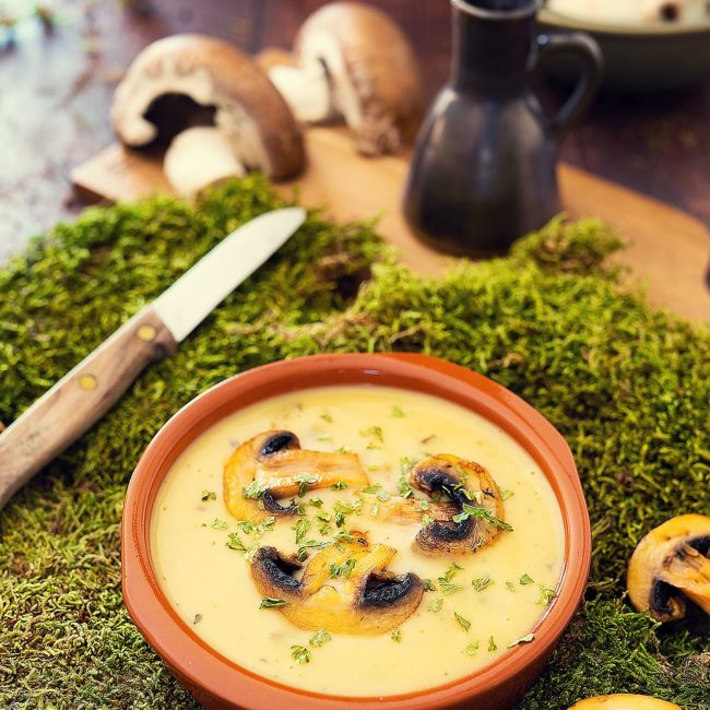 Herbstsuppe mit Pilzen Rezept Pilzsuppe schnell und einfach Foodfotografie